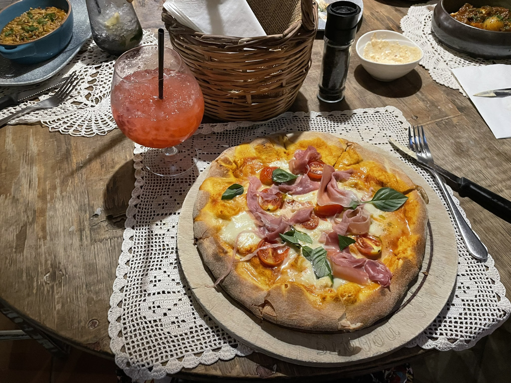 a pizza and a strawberry daiquiri 
